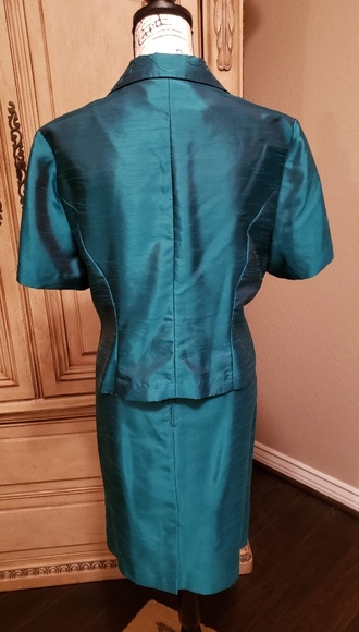 Skirtsuit - Picture 2 of 4